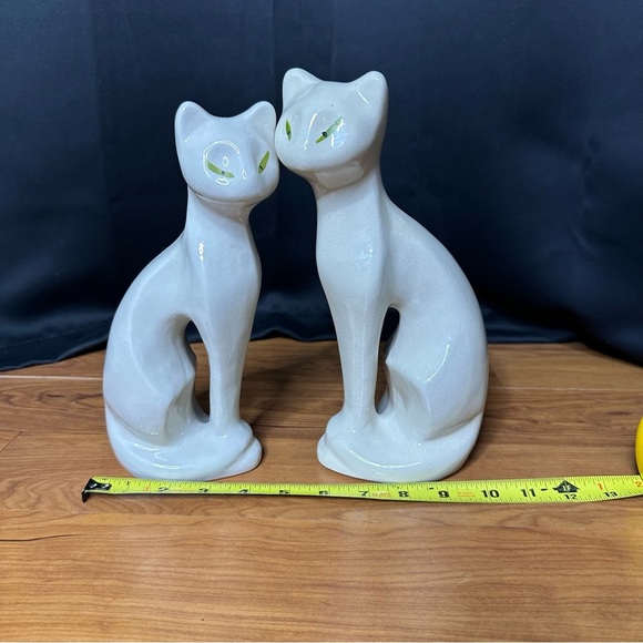 Vintage Mid Century White Ceramic Cat Figurines Green Eyes Pair Couple Statues - Picture 3 of 11
